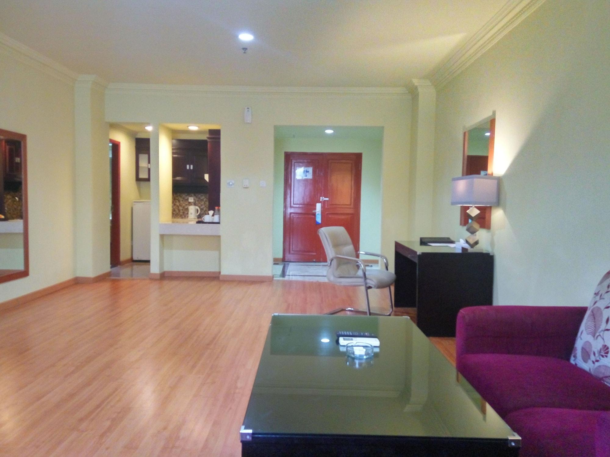 Sari Ater Kamboti Hotel Бандунг Екстериор снимка
