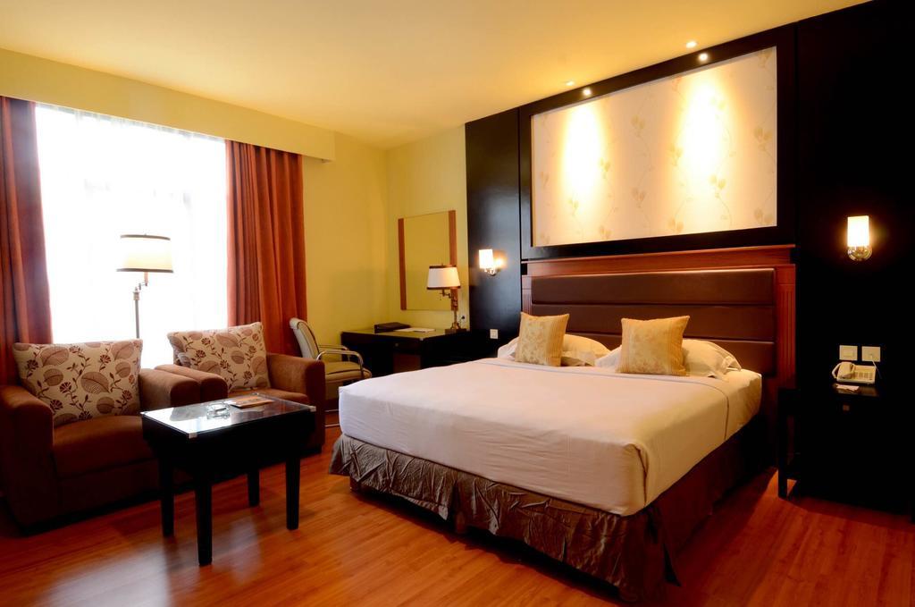 Sari Ater Kamboti Hotel Бандунг Екстериор снимка