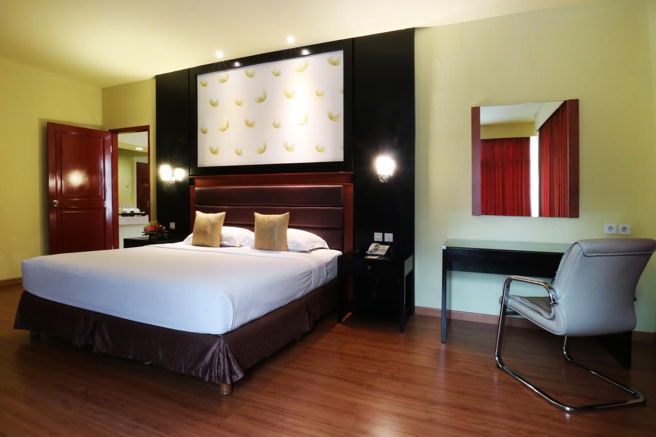 Sari Ater Kamboti Hotel Бандунг Екстериор снимка