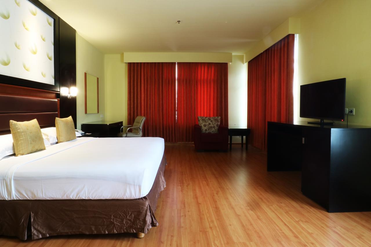 Sari Ater Kamboti Hotel Бандунг Екстериор снимка