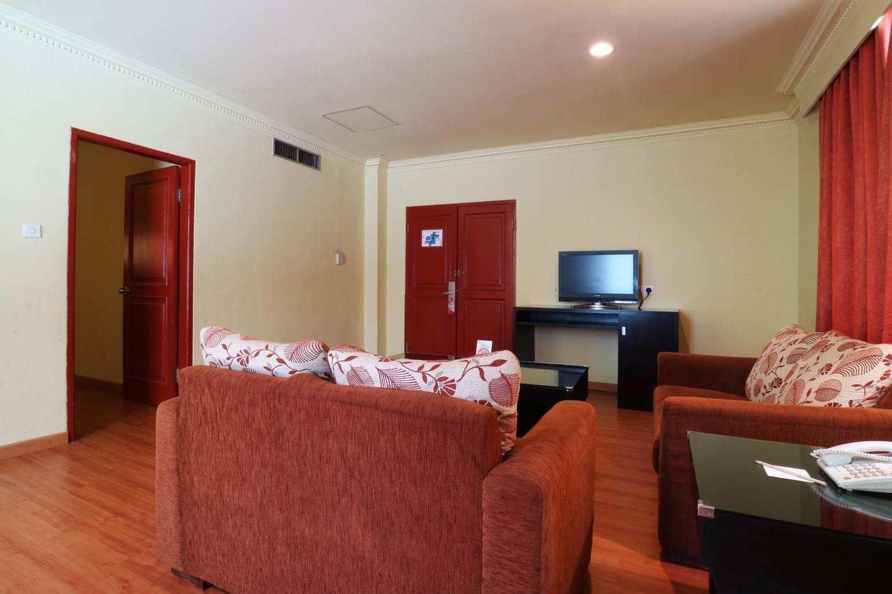 Sari Ater Kamboti Hotel Бандунг Екстериор снимка
