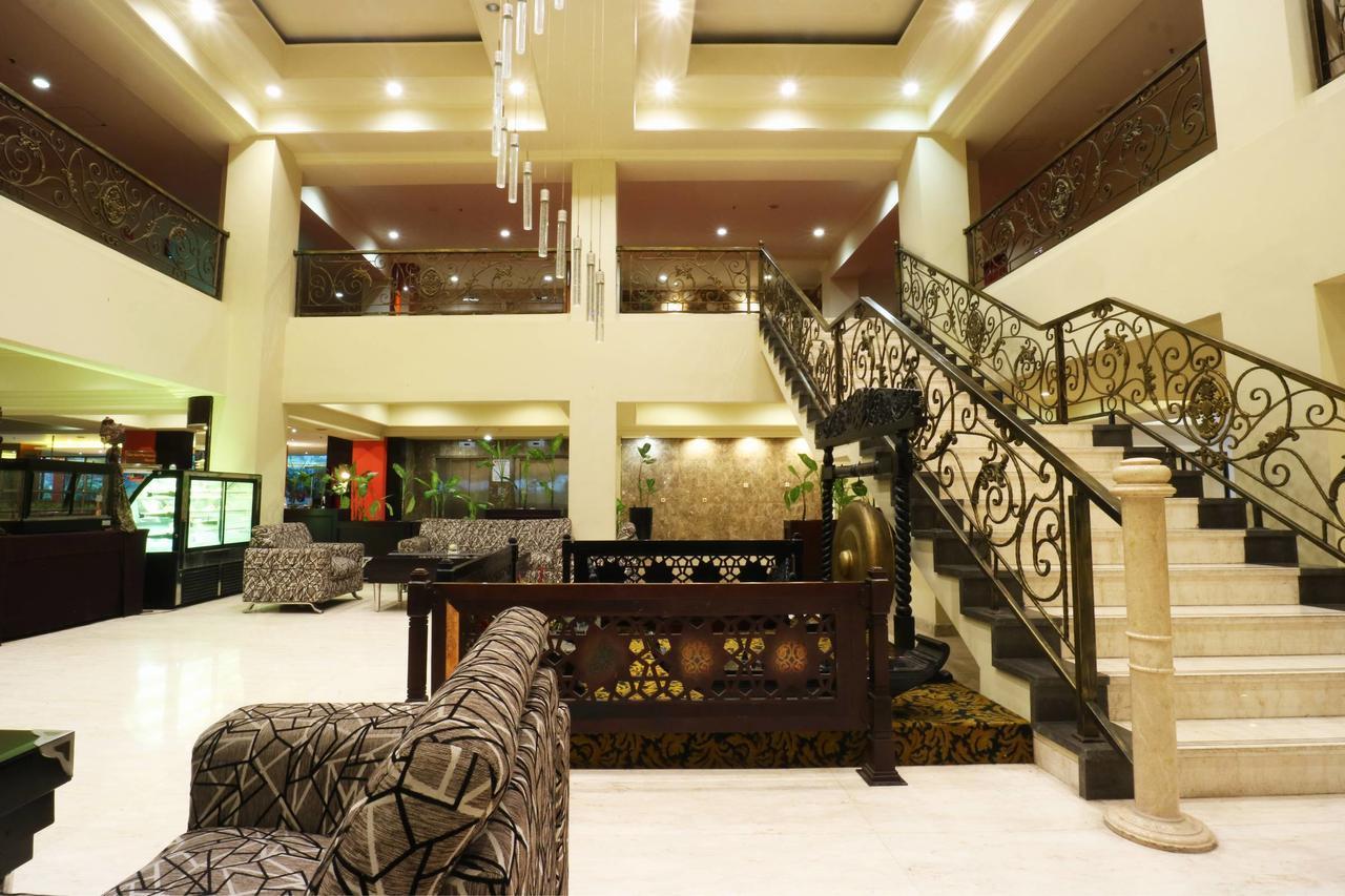 Sari Ater Kamboti Hotel Бандунг Екстериор снимка