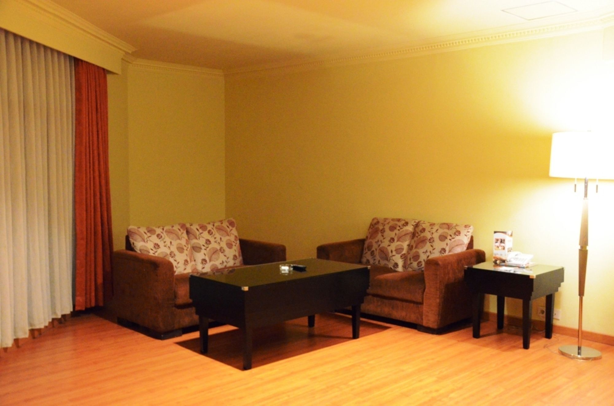 Sari Ater Kamboti Hotel Бандунг Екстериор снимка