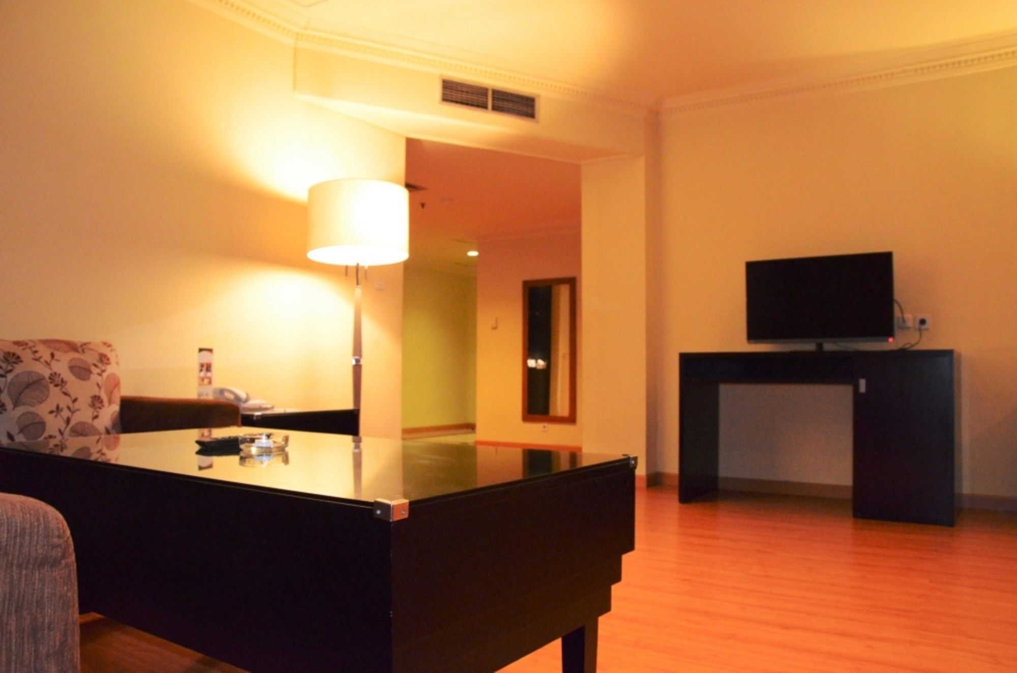Sari Ater Kamboti Hotel Бандунг Екстериор снимка
